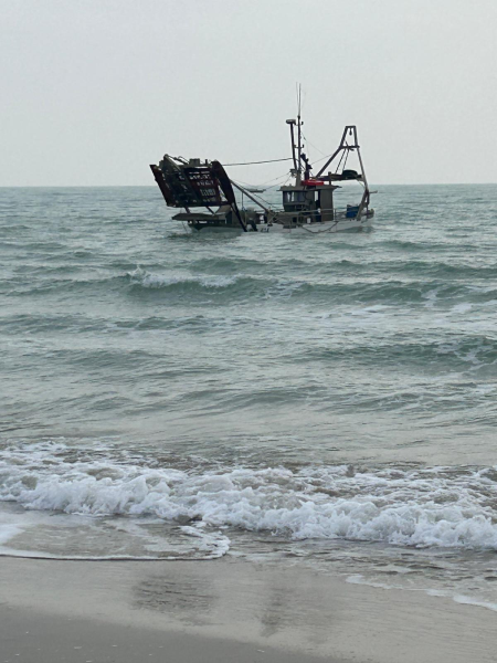 Vongolara arenata a nord del Borsacchio: equipaggio salvo, scongiurati sversamenti - Foto