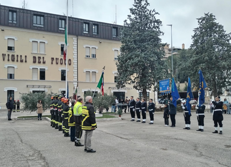 Santa Barbara. Cerimonia comune per i Vigili del Fuoco e la Marina Militare a Teramo - Foto