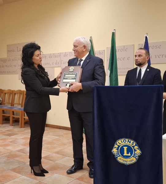 Lions Club Isola del Gran Sasso celebra solidarietà e meriti nella Festa degli Auguri - Foto