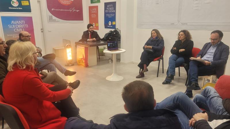 Dimensionamento scolastico. Incontro del PD della provincia dell'Aquila con amministratori, istituti e il Senatore Fina - Foto