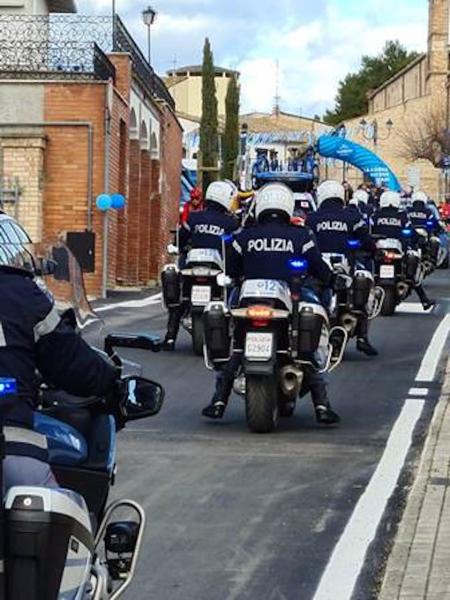 Morro D'oro, gli alunni della Scuola Primaria Montessori di Pagliare a lezione sul Pullman Azzurro - Foto