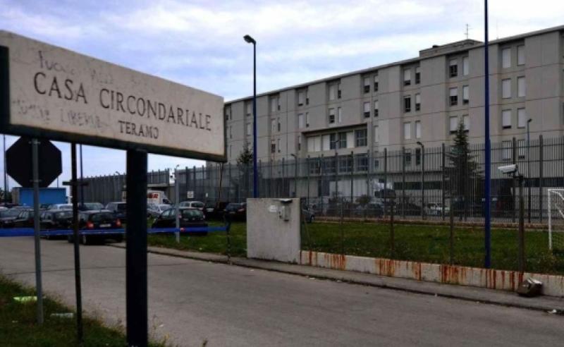 Teramo. Agenti aggrediti con un estintore e il tentato suicidio di un detenuto. Giorni di violenza a Castrogno - Foto