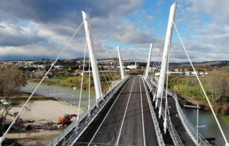 Tentativo di suicidio sventato sul ponte tra Montesilvano e Città Sant'Angelo - Foto