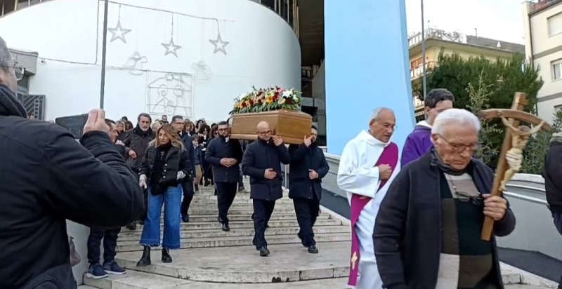 Giulianova saluta Paolo Vasanella: oggi i funerali nella Chiesa di San Pietro Apostolo - Foto