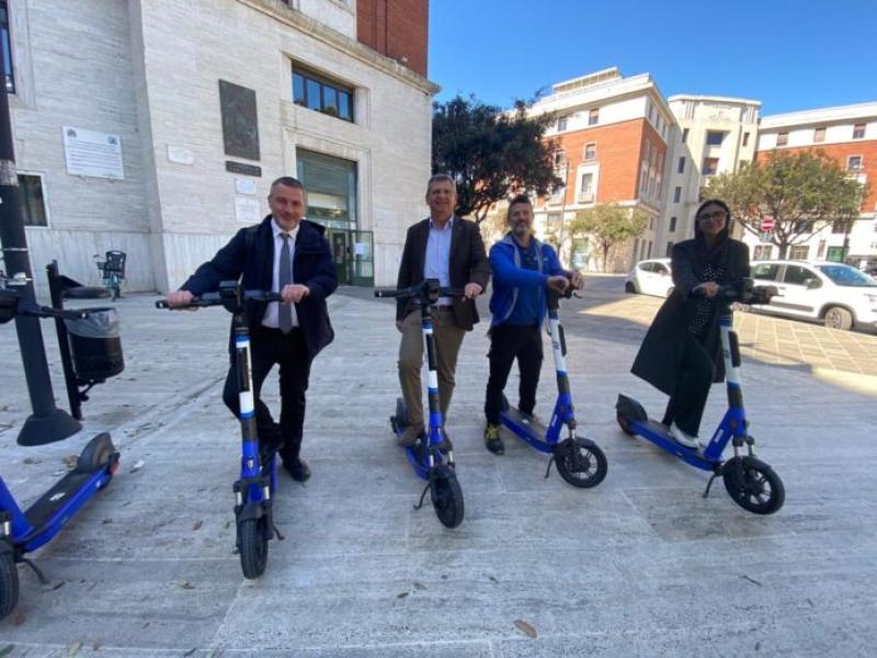 Pescara. Tre novità per un uso più sicuro del monopattino elettrico - Foto