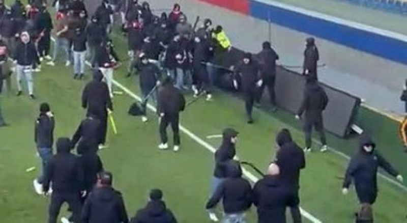 Scontri tra tifosi dell'Aquila e Sambenedettese: sanzionate entrambe le squadre - Foto