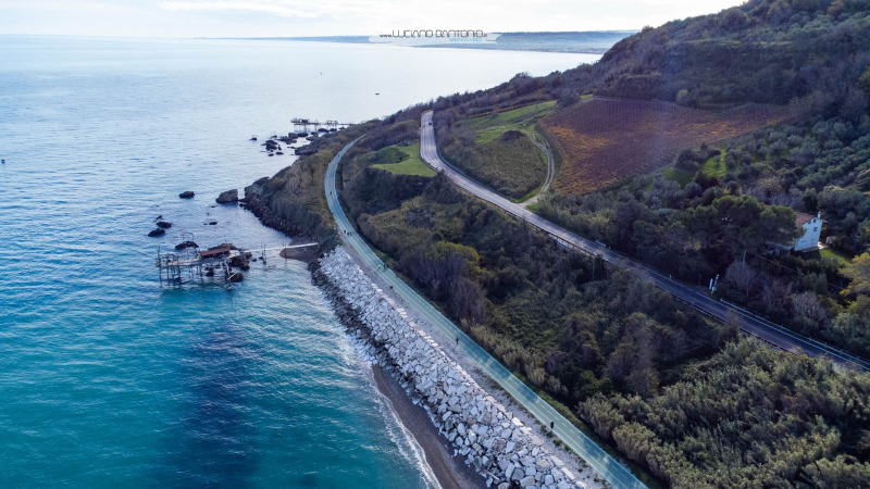 A Rocca San Giovanni la bandiera gialla dei ComuniCiclabili 2025 - Foto