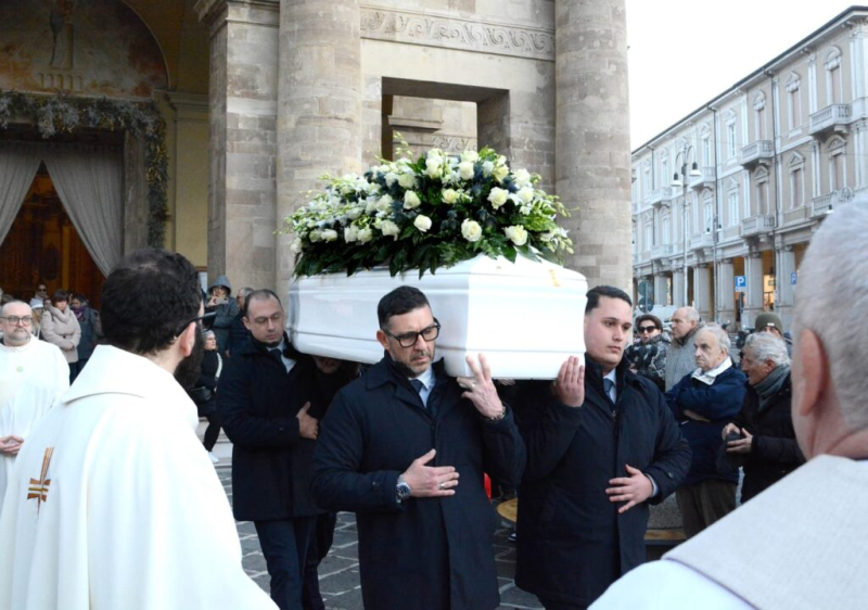 Funerali di Andrea Prospero. Lanciano piange il giovane trovato morto a Perugia - Foto